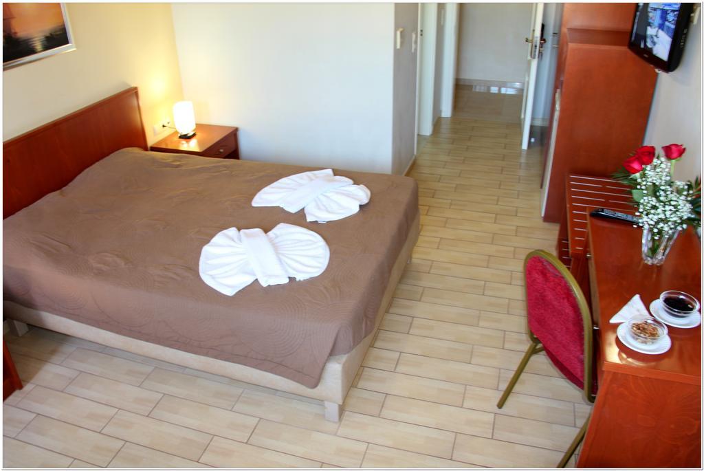 Agelia Beach Hotel Sfáka Екстериор снимка